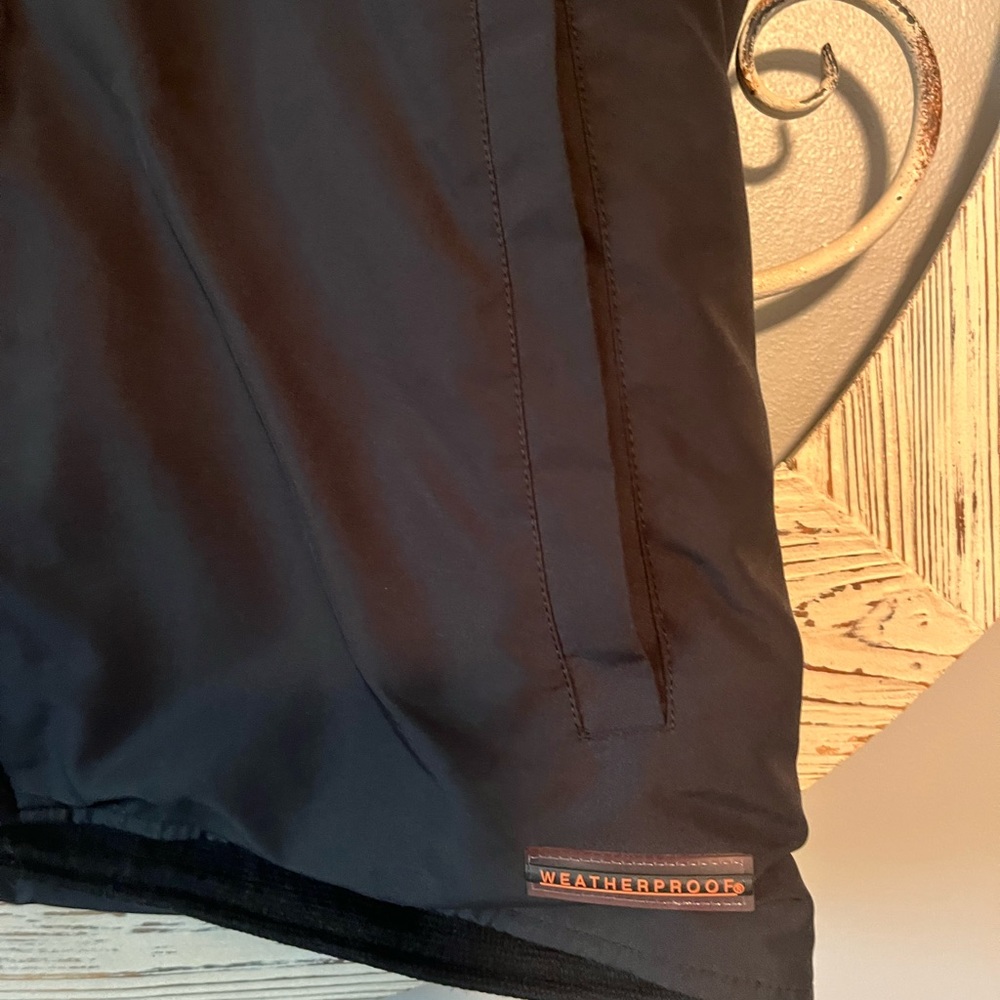 Weatherproof vest - Picture 2 of 8